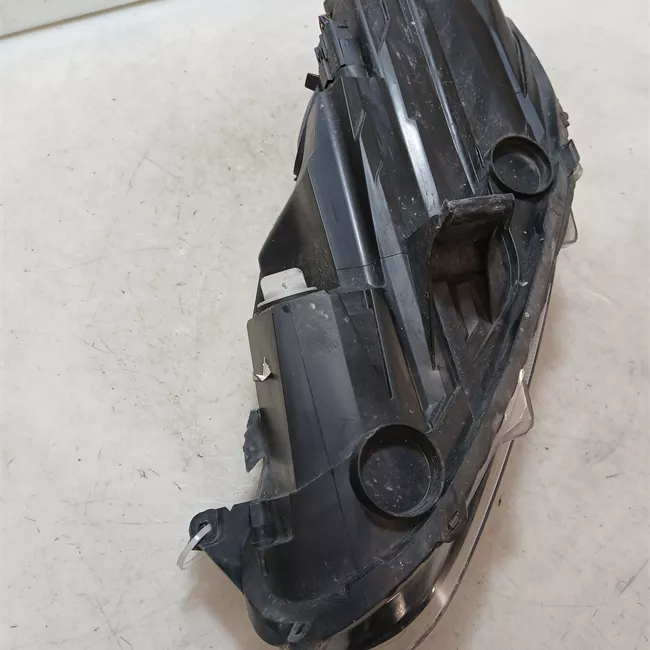 Proiettore destro con riflettori polifocali