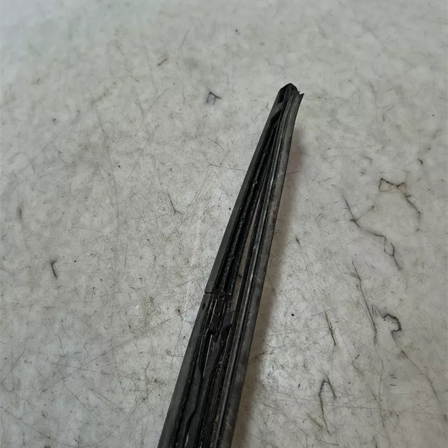 Braccio con spazzola tergilunotto