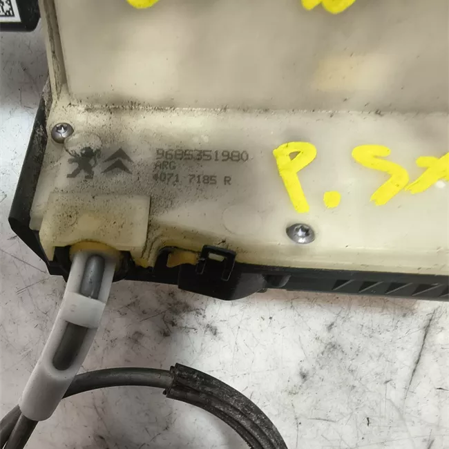 Serratura porta posteriore sinistra con chiusura singola