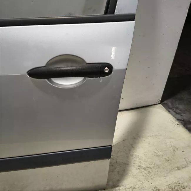 Porta anteriore sinistra