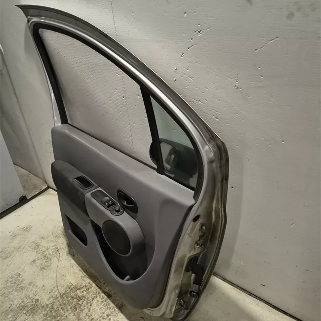 Porta anteriore sinistra