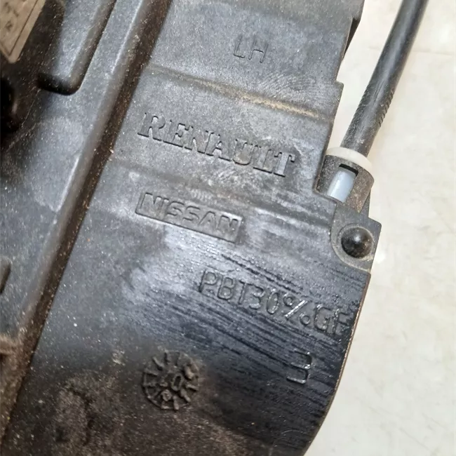 Serratura porta posteriore sinistra con bloccaggio elettromagnetico