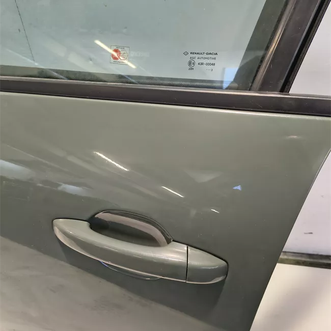 Porta anteriore sinistra