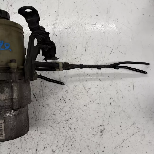Pompa servosterzo con elettromotore e serbatoio