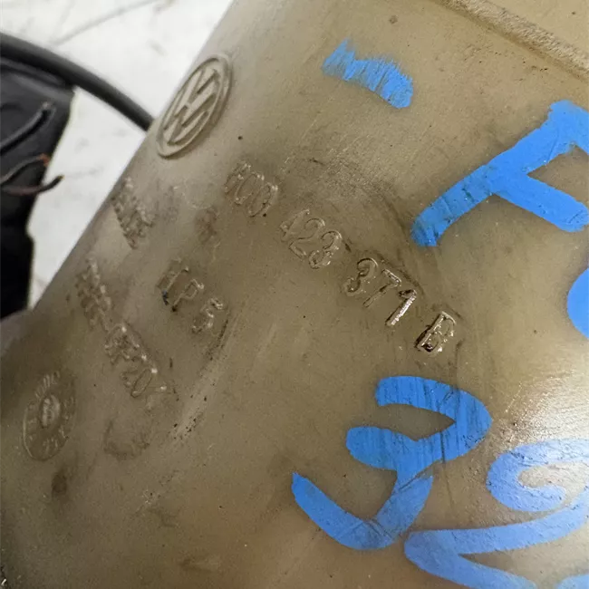 Pompa servosterzo con elettromotore e serbatoio