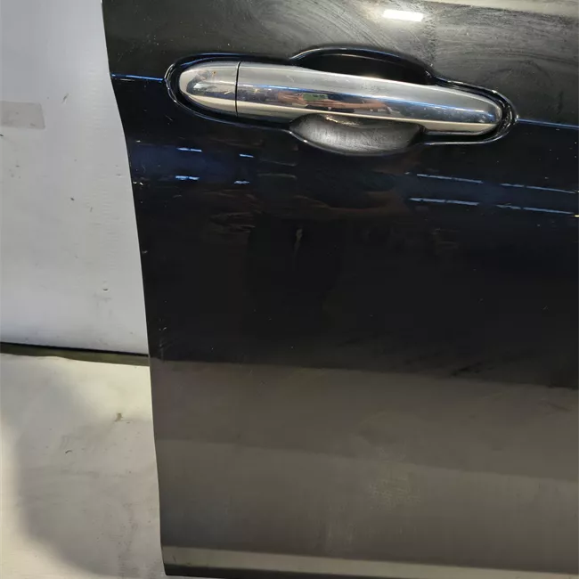 Porta anteriore destra
