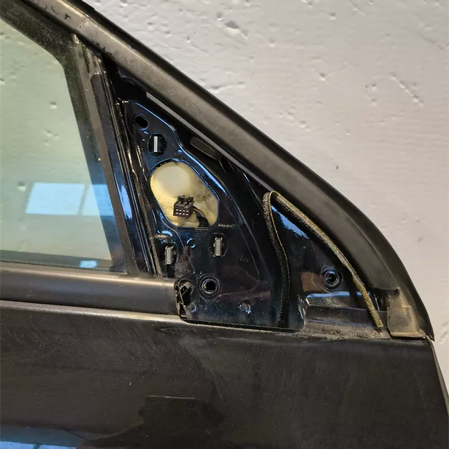 Porta anteriore destra