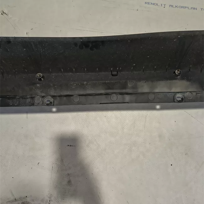 Paraurti posteriore centrale con sensori parcheggio
