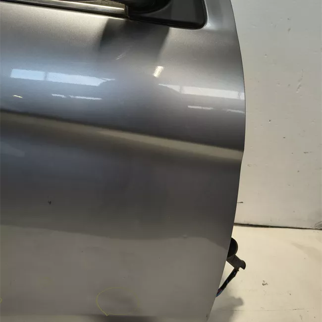 Porta anteriore destra
