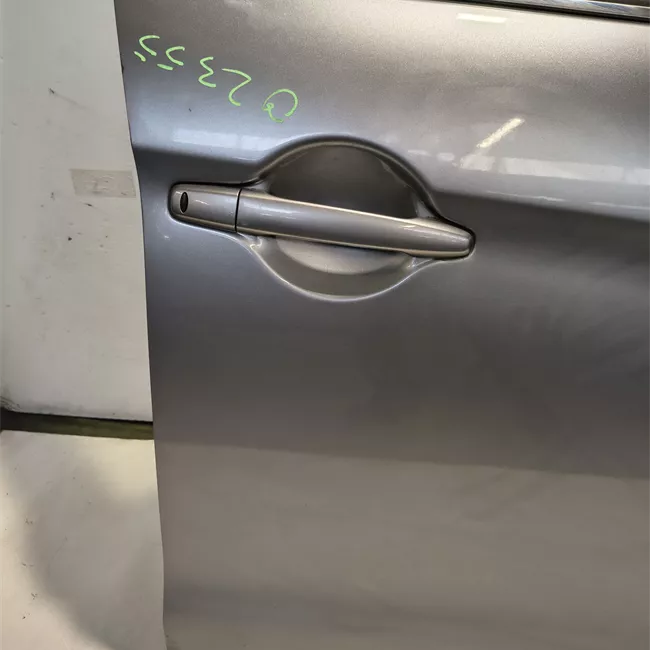 Porta anteriore destra