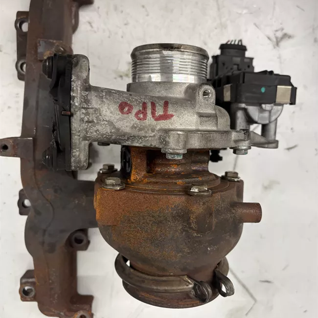 Turbocompressore con collettore scarico