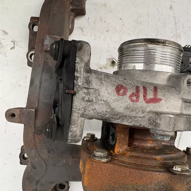 Turbocompressore con collettore scarico
