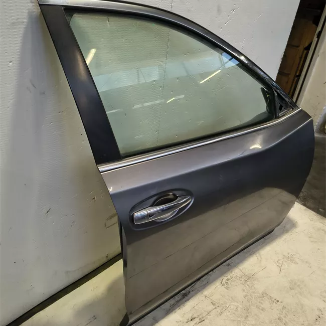 Porta anteriore destra