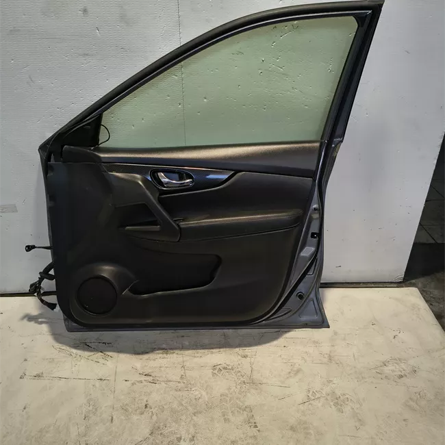 Porta anteriore destra