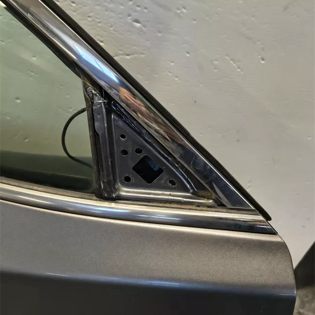 Porta anteriore destra