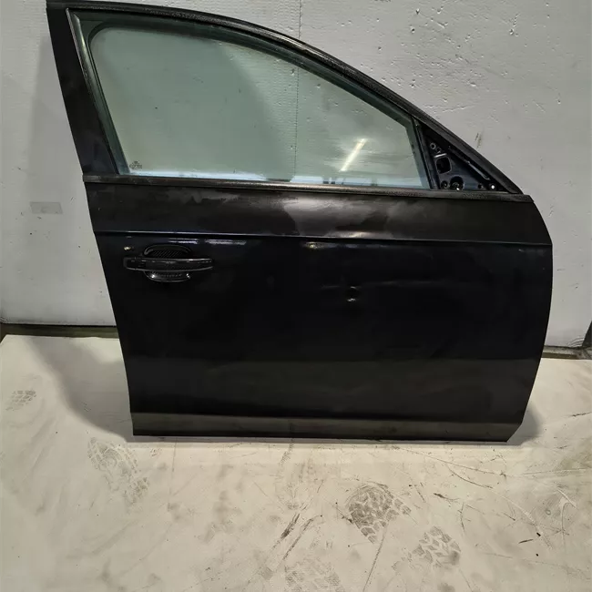 Porta anteriore destra