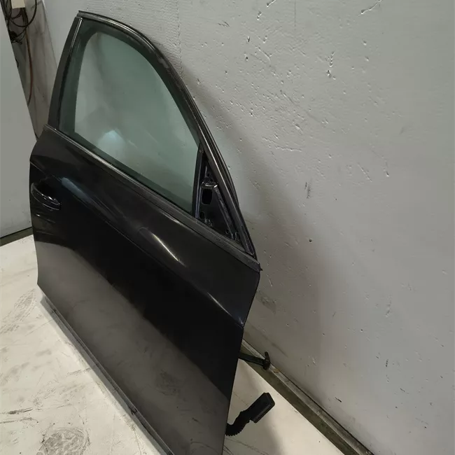 Porta anteriore destra