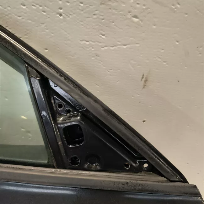 Porta anteriore destra