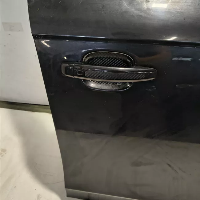 Porta anteriore destra
