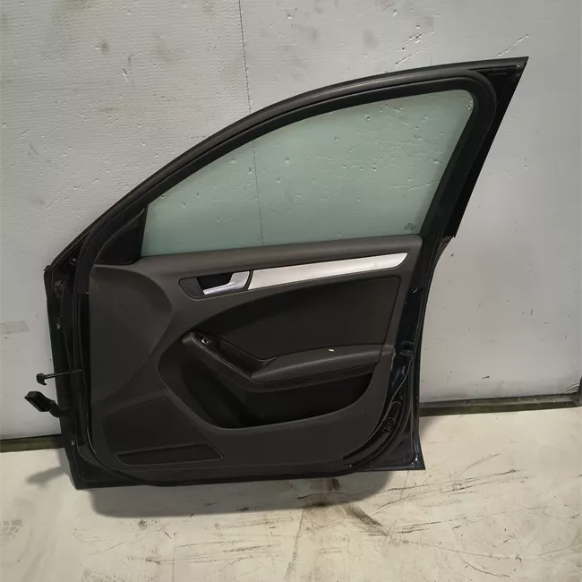 Porta anteriore destra