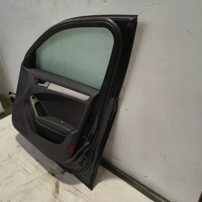 Porta anteriore destra