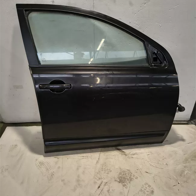 Porta anteriore destra
