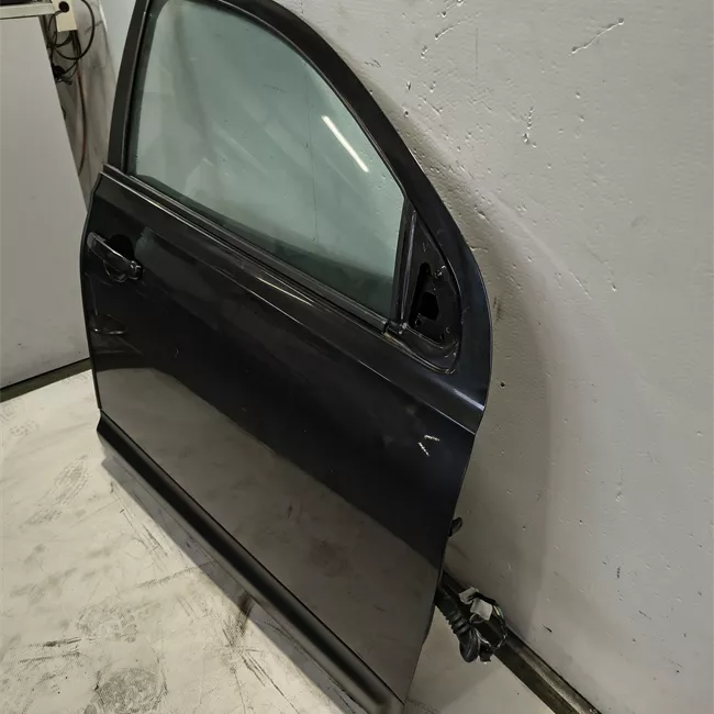 Porta anteriore destra
