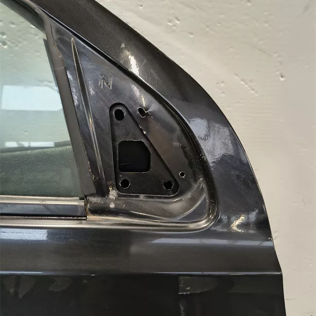 Porta anteriore destra