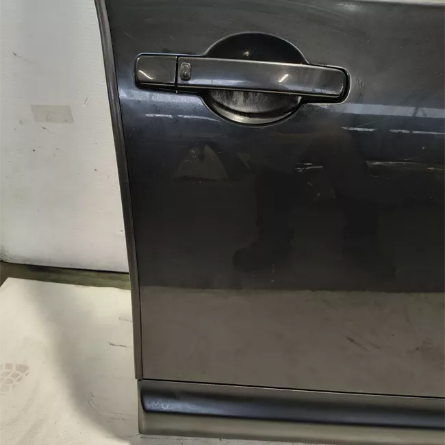Porta anteriore destra