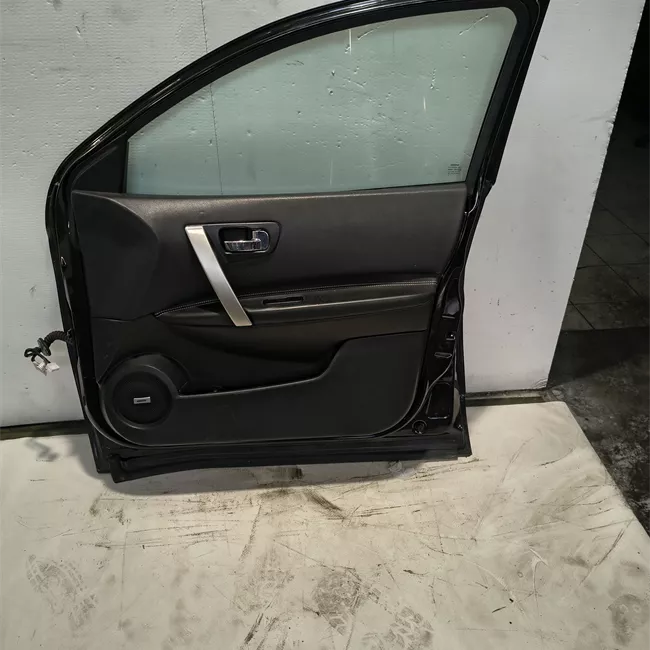 Porta anteriore destra