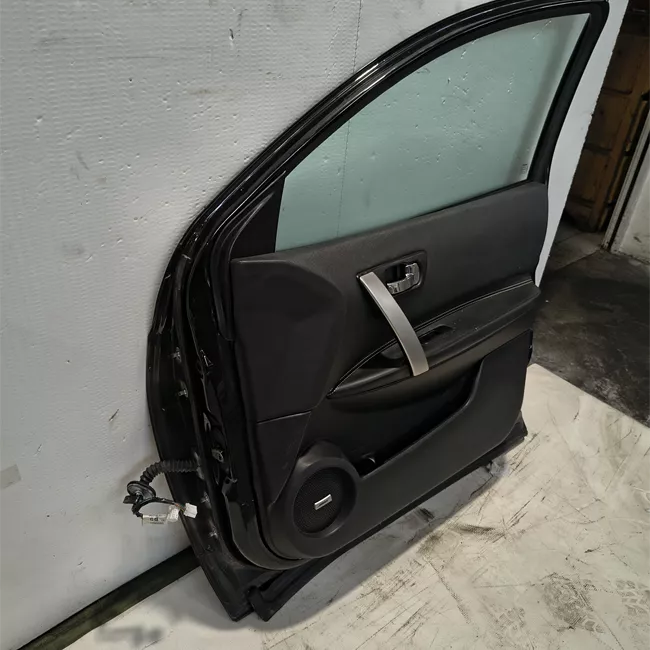 Porta anteriore destra