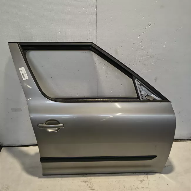 Porta anteriore destra