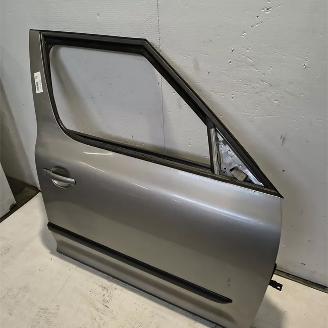 Porta anteriore destra