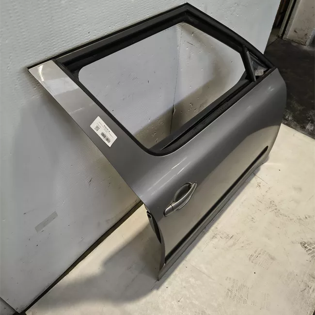 Porta anteriore destra