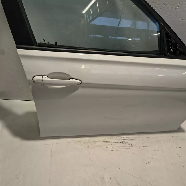 Porta anteriore destra