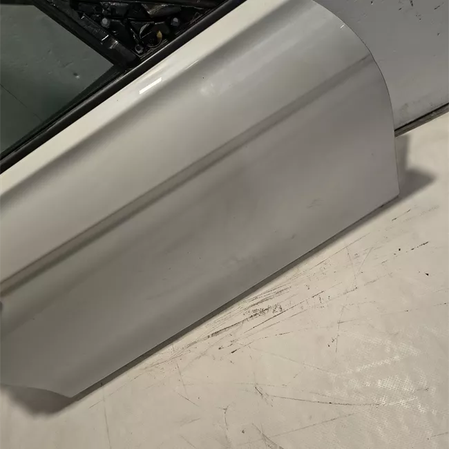 Porta anteriore destra