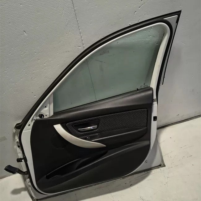 Porta anteriore destra