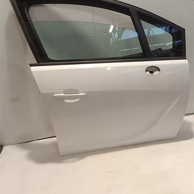 Porta anteriore destra