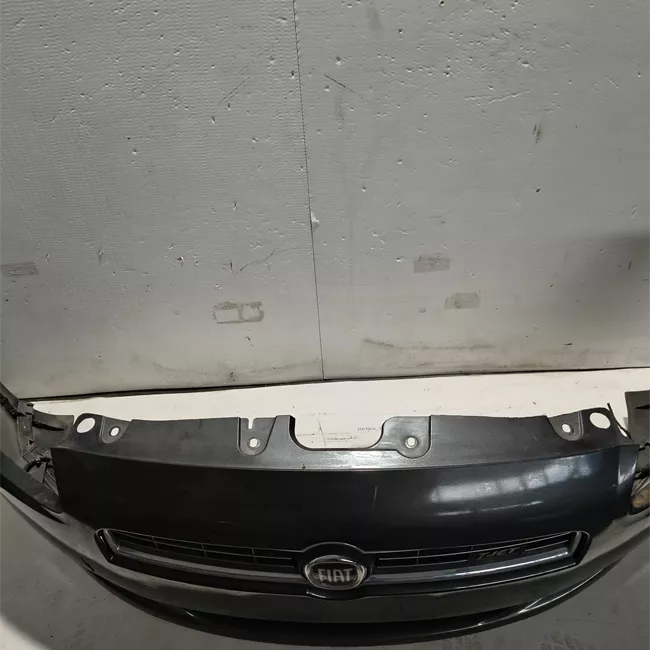 Paraurti anteriore con sensore parcheggio con primer