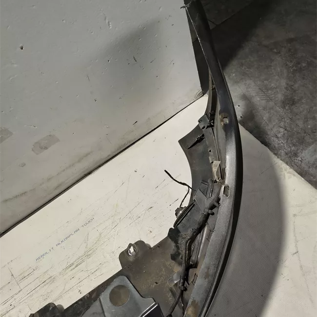 Paraurti anteriore con sensore parcheggio con primer