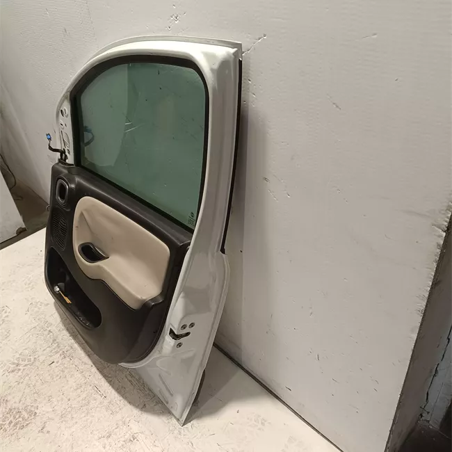 Porta anteriore destra senza fasce paracolpi