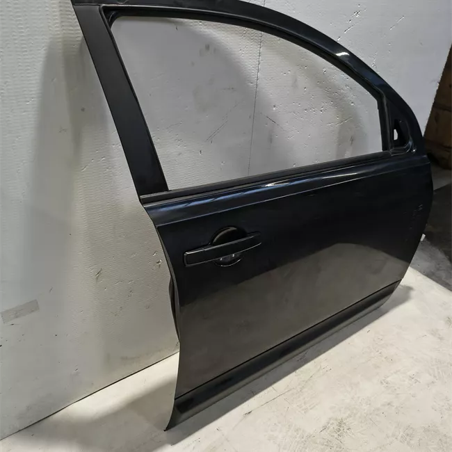 Porta anteriore destra