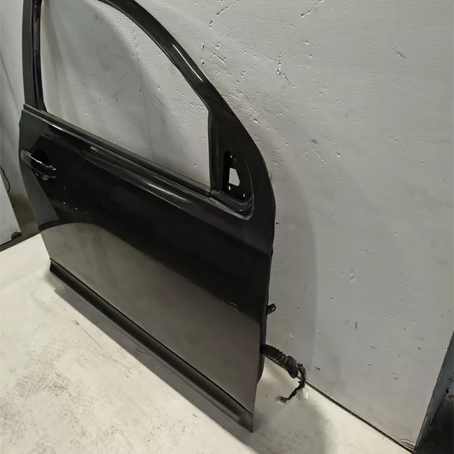 Porta anteriore destra