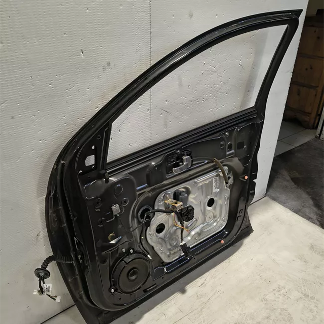 Porta anteriore destra