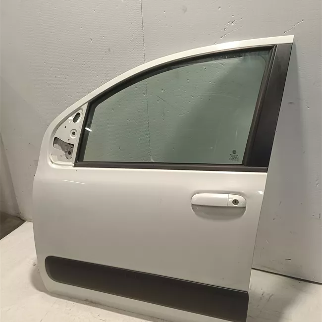 Porta anteriore sinistra con fasce paracolpi