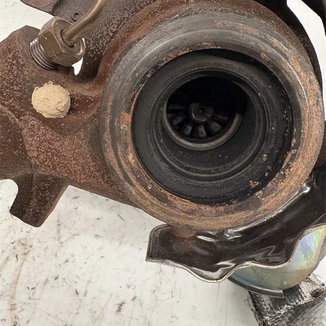 Turbocompressore con collettore scarico