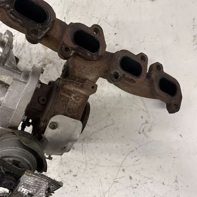 Turbocompressore con collettore scarico
