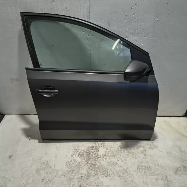 Porta anteriore destra