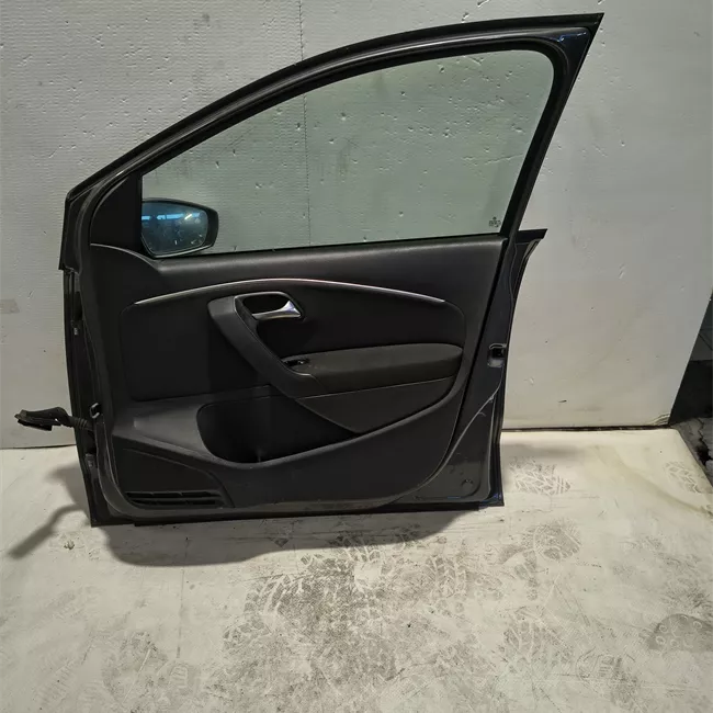 Porta anteriore destra