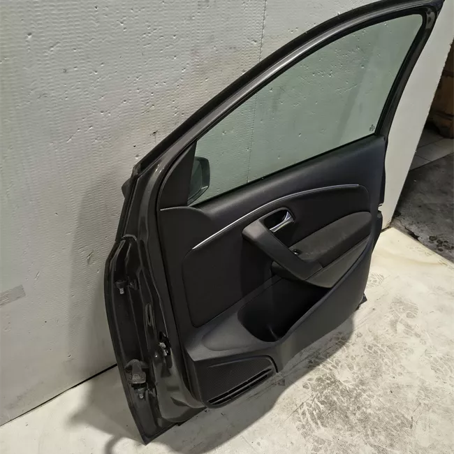 Porta anteriore destra